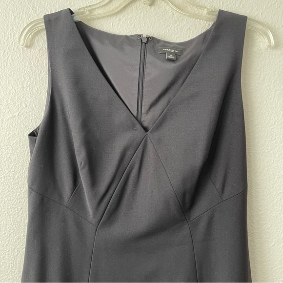 ANN TAYLOR Women’s Classic Sheath Black Virgin Wool V-Neckline Dress Size 6 - Picture 4 of 4